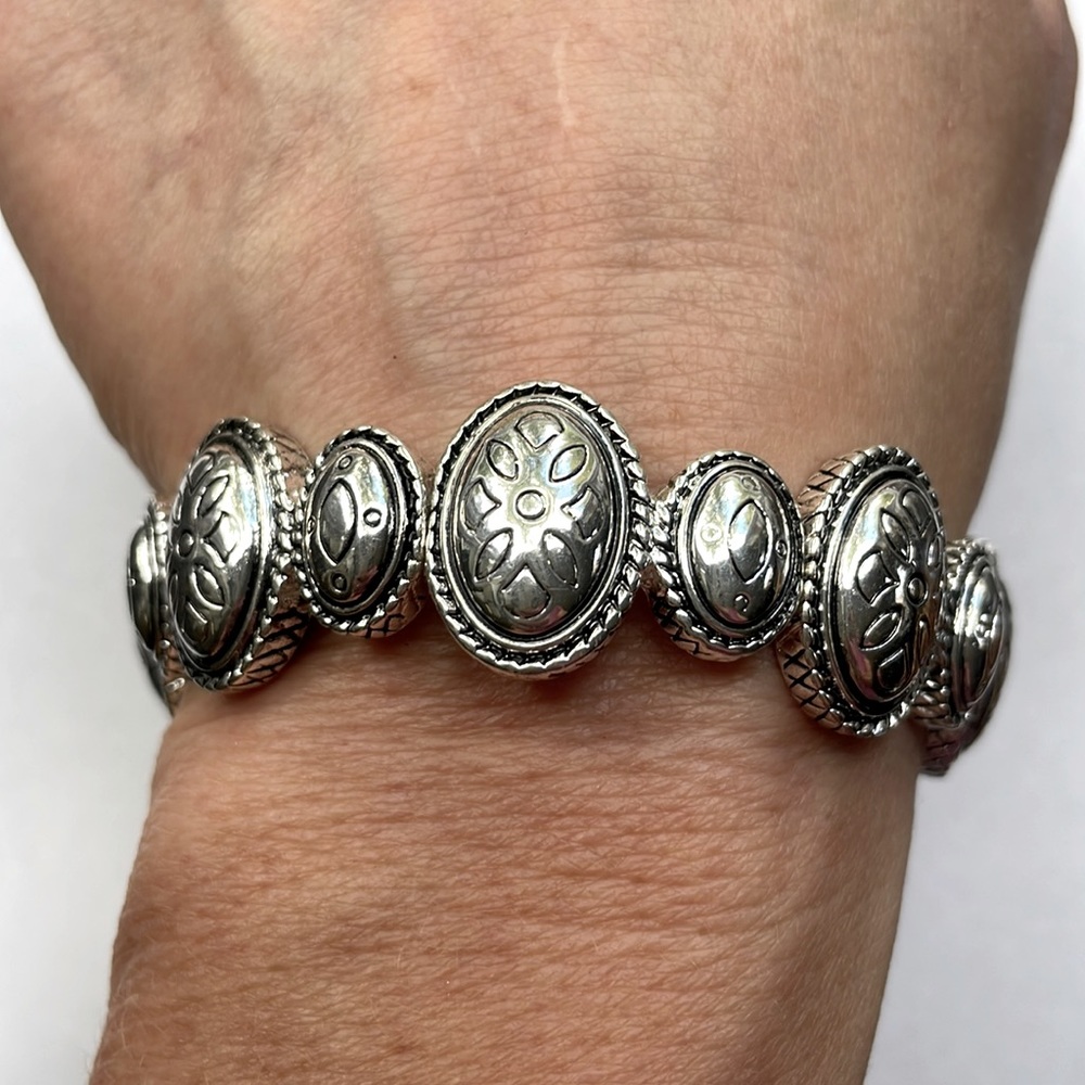 Silver stretchy bracelet